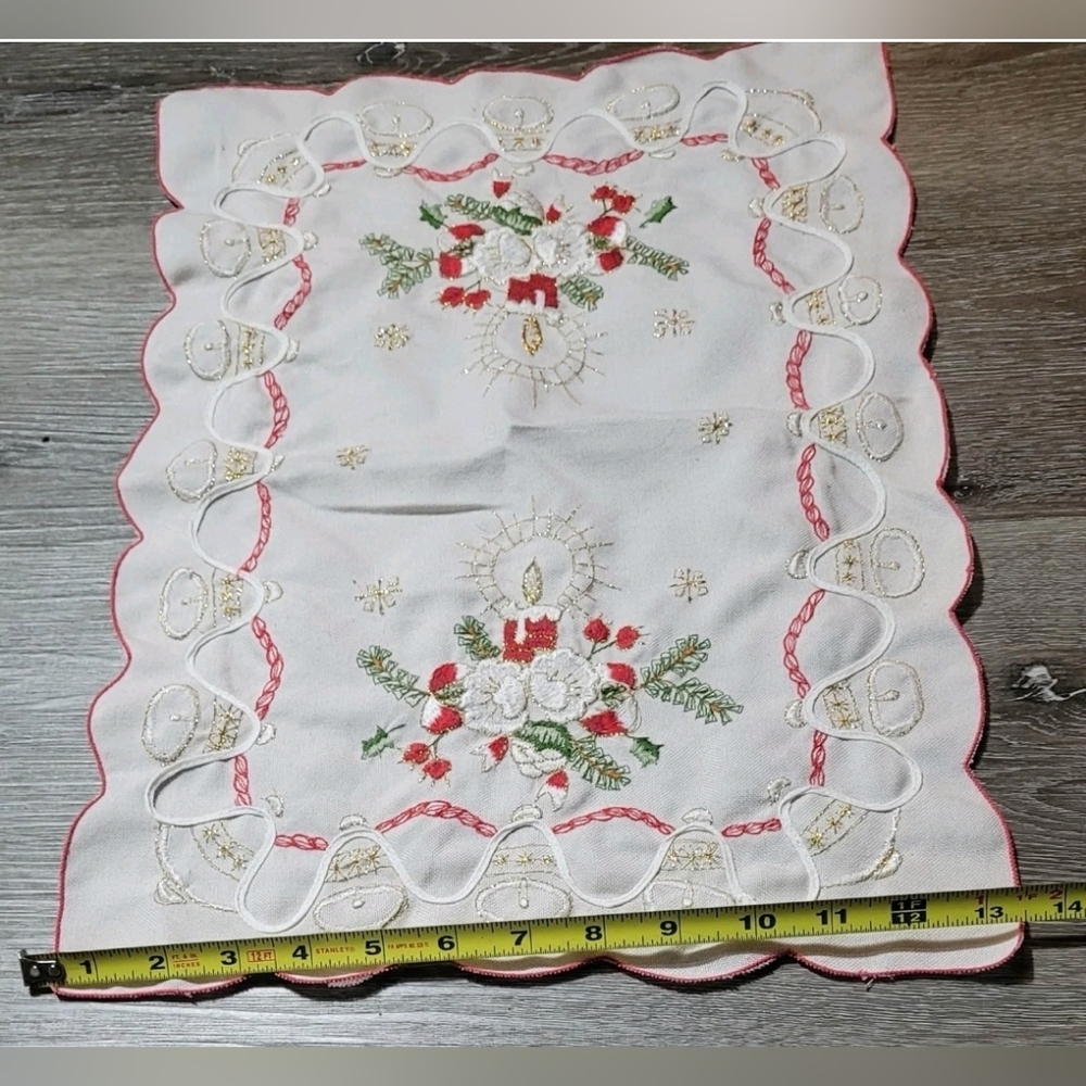 Vintage Embroidered Christmas table mat placemat tray mat candle and Holly - Picture 4 of 4